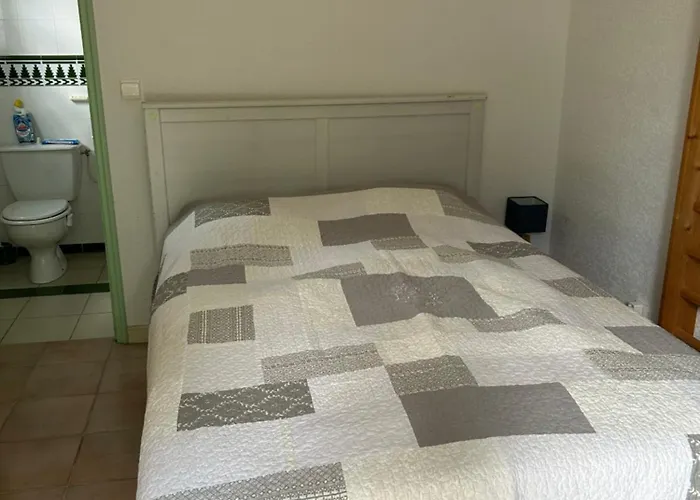 Chambre Dans Dependance Avec Sdb Privee